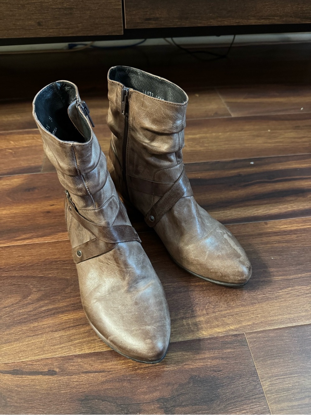 FIDJI Brown Slouchy Pointed-Toe Leather Ankle Boots with Wrap Strap Size 38